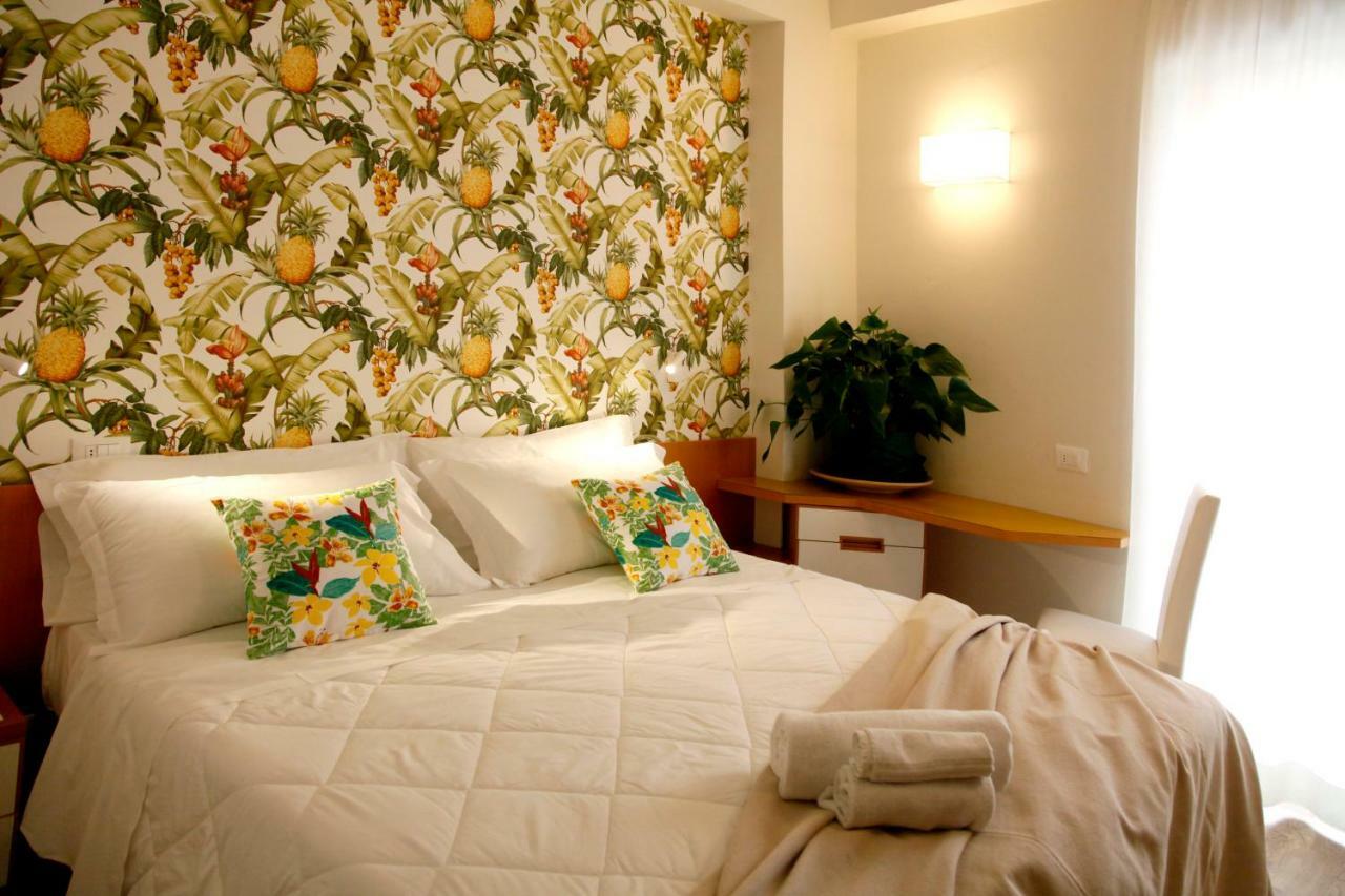 Hotel Montecarlo - Vista Mare Con Piscina & Area Fitness リッチョーネ エクステリア 写真