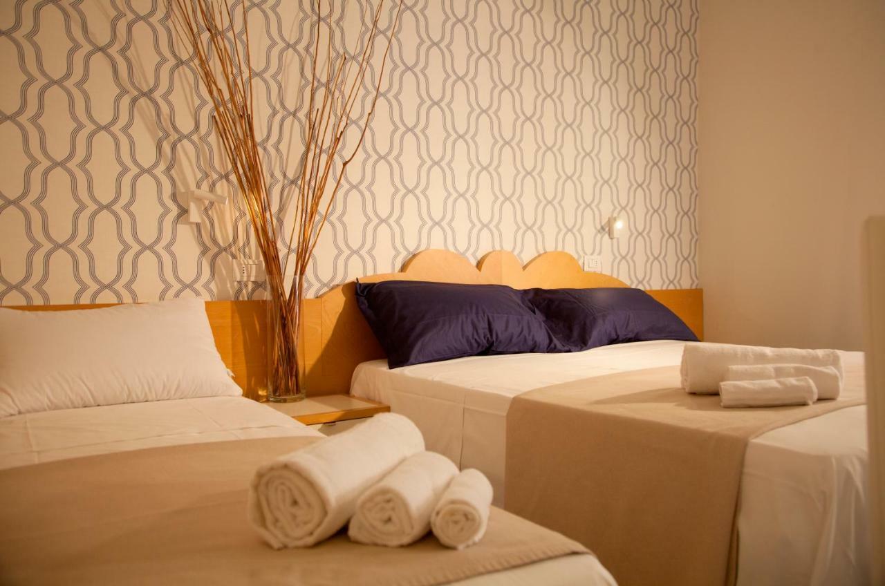 Hotel Montecarlo - Vista Mare Con Piscina & Area Fitness リッチョーネ エクステリア 写真