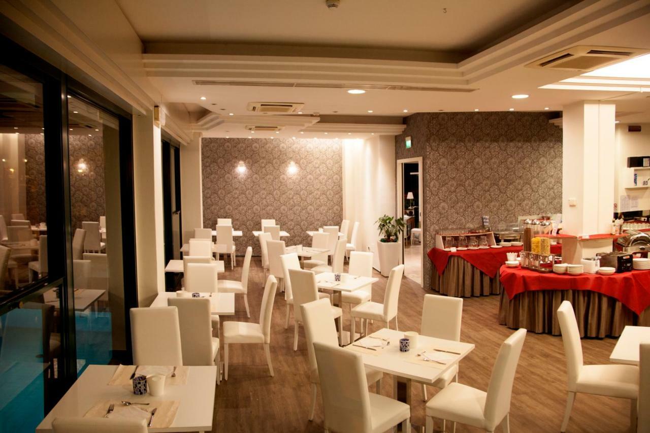 Hotel Montecarlo - Vista Mare Con Piscina & Area Fitness リッチョーネ エクステリア 写真