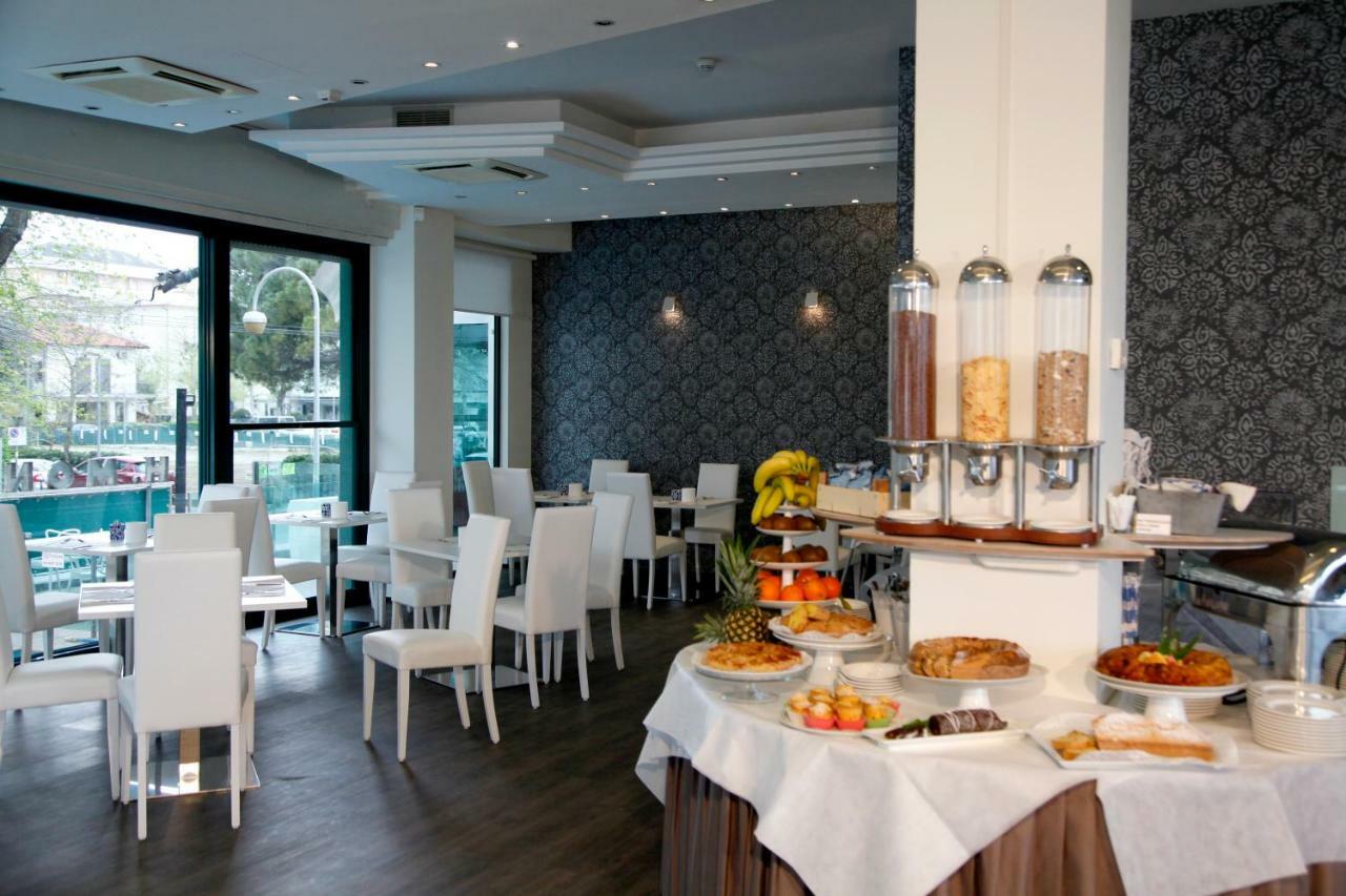 Hotel Montecarlo - Vista Mare Con Piscina & Area Fitness リッチョーネ エクステリア 写真