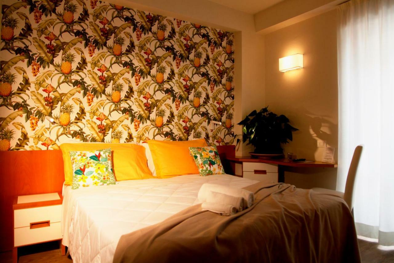 Hotel Montecarlo - Vista Mare Con Piscina & Area Fitness リッチョーネ エクステリア 写真