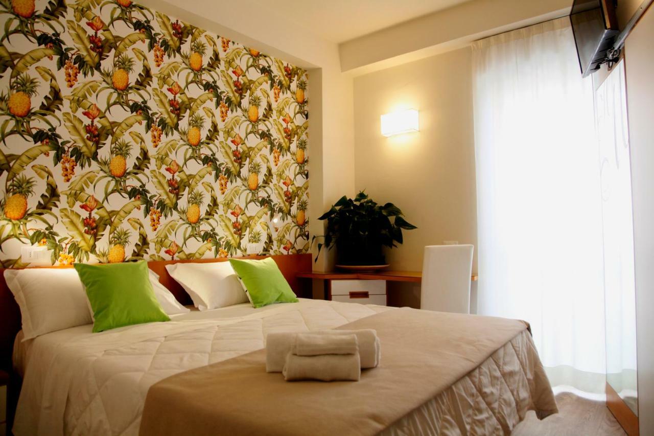 Hotel Montecarlo - Vista Mare Con Piscina & Area Fitness リッチョーネ エクステリア 写真
