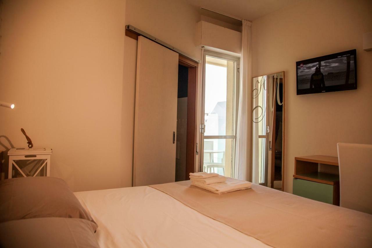 Hotel Montecarlo - Vista Mare Con Piscina & Area Fitness リッチョーネ エクステリア 写真