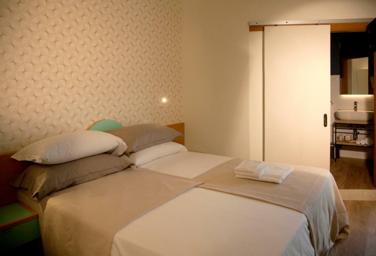 Hotel Montecarlo - Vista Mare Con Piscina & Area Fitness リッチョーネ エクステリア 写真