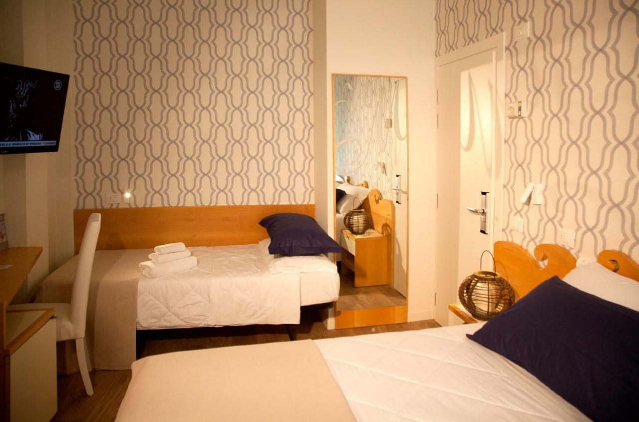 Hotel Montecarlo - Vista Mare Con Piscina & Area Fitness リッチョーネ エクステリア 写真