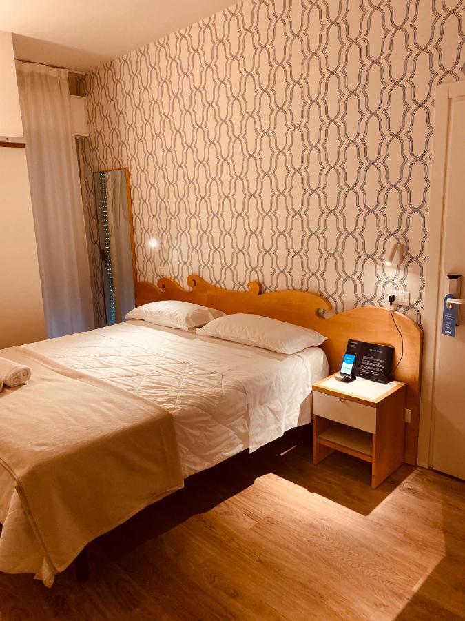 Hotel Montecarlo - Vista Mare Con Piscina & Area Fitness リッチョーネ エクステリア 写真